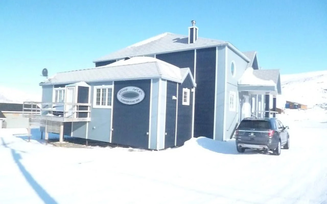 The Kangiqsujuaq Inn