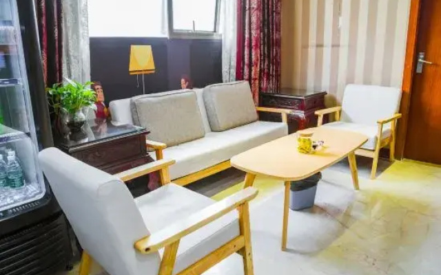 Chongqing Dihong Hotel (Three Gorges Square High-speed Railway Station)
