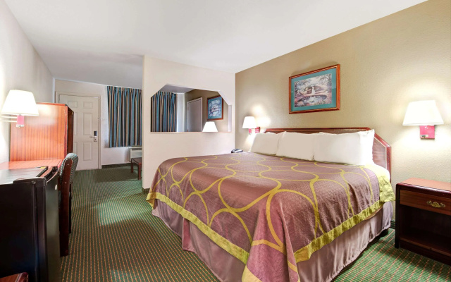 Super 8 by Wyndham Richardson Dallas
