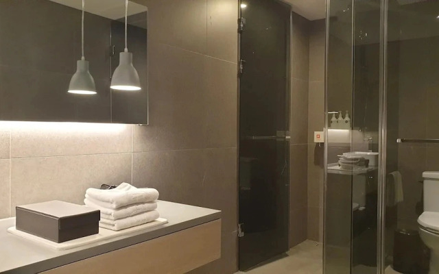 H hotel
