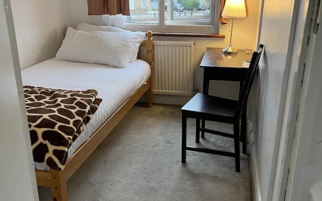 South London Single Bedroom in Mitcham