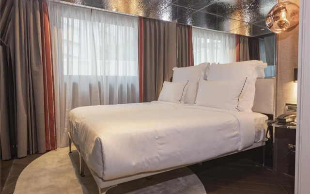 Adia Aluma Athens, Curio Collection By Hilton