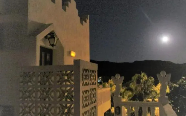 ENTIRE GUESTHOUSE - 27 People