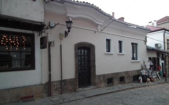 Отель Lion Guest House Велико Тырново вид на фасад