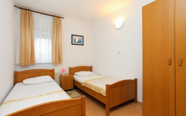 Apartment Lias 2 - with restaurant: A11 Rogoznica, Riviera Sibenik
