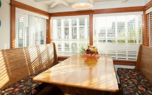 The Mermaid at Nye Beach 3 Br home by RedAwning