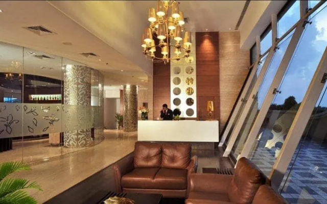 Majestic Court Sarovar Portico - A Sarovar Hotel