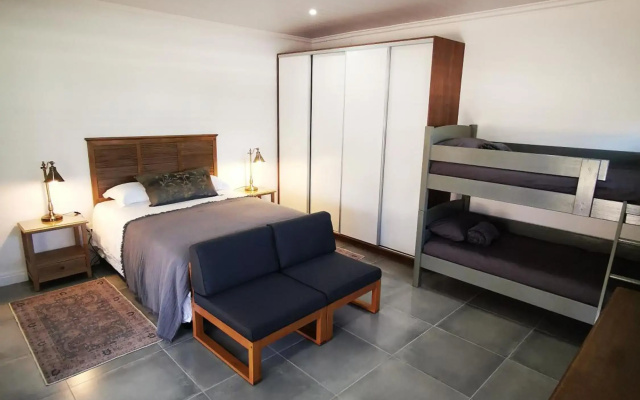 10 Jock Meiring Guesthouse unit 1