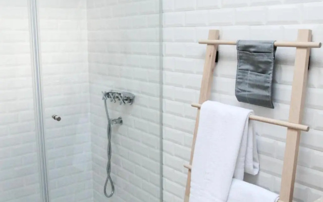 Sao bento stylish cozy apt with ac balcony