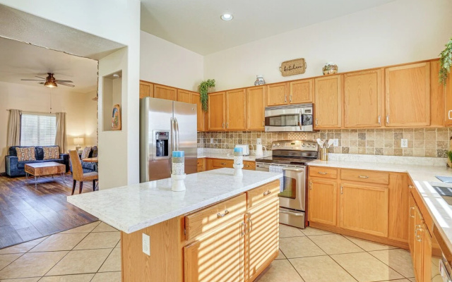 Heated Pool, Pets Welcome: Surprise Snowbird Haven