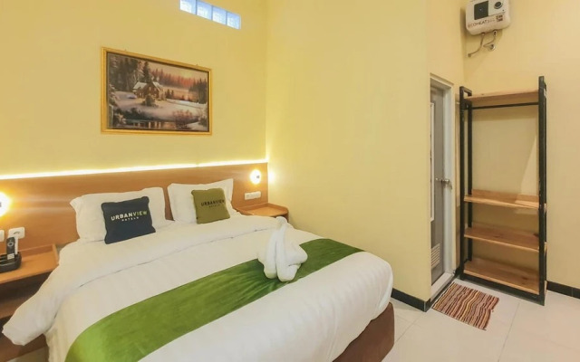 Urbanview Hotel Sakura Kampung Inggris Pare by RedDoorz