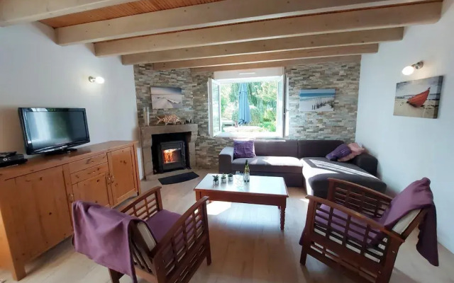Holiday Home in Cleder Near Les Amiets Beach