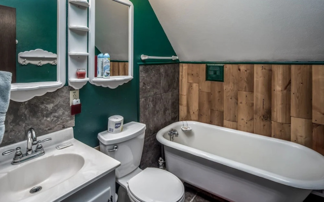 A Frame Acres - Three Bedroom Cabin