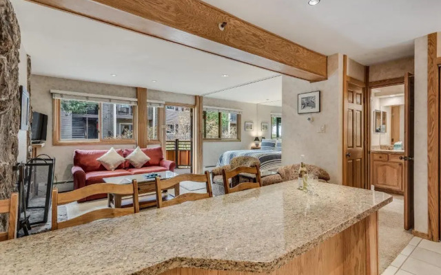 Laurelwood Condominiums Studio Premier Unit 407
