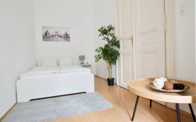 Апартаменты Oasis Apartments - Liberty Bridge II Будапешт комната для гостей