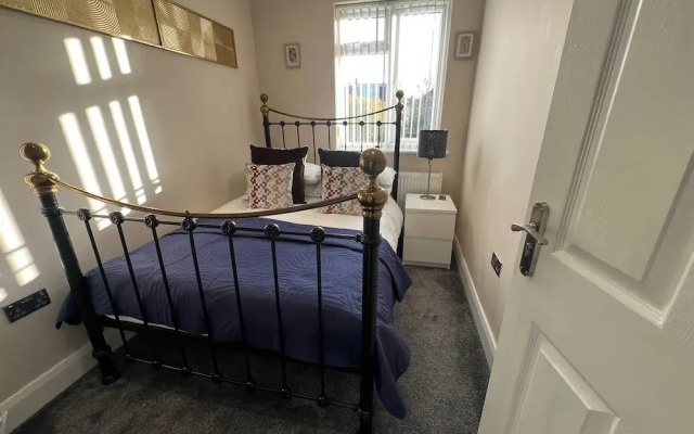Harrow Family Home with Garden & Drive