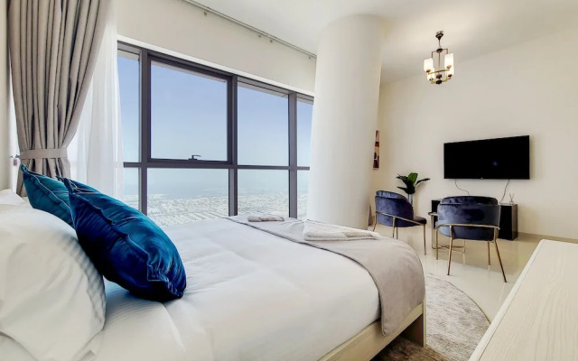 GreenFuture - Incredible Cityscape View From This Sleek Studio