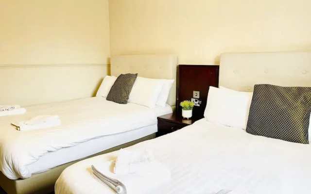 Lovat Hotel