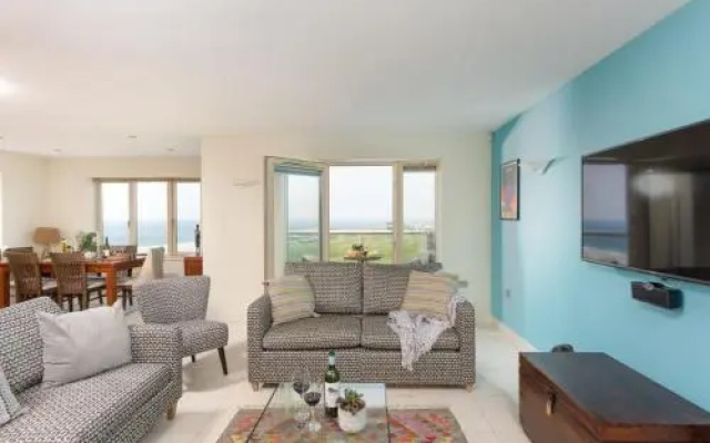 5 The Vista, Newquay
