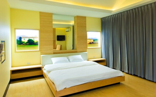 Red Horse Resort
