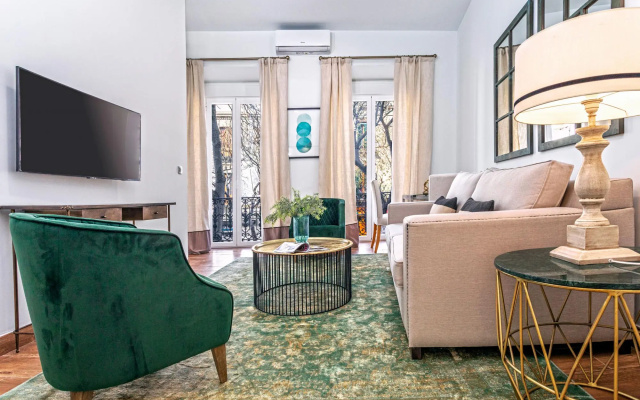 Modern apartment located close from the city center. Recaredo V