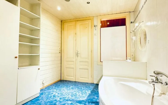 Spacious Private Room Near FAC Platz
