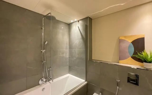 WelHome - Evergreen Apartment Amidst Vibrant JVC With Pool