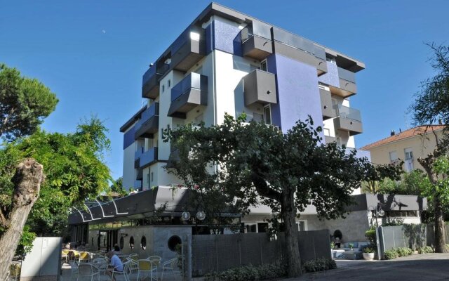 Hotel Carol вид на фасад