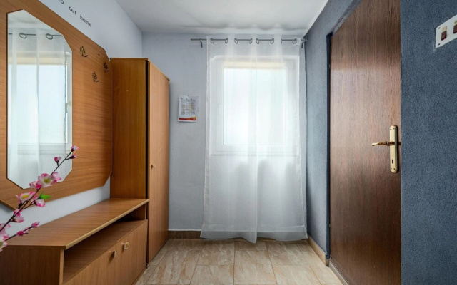Beautiful Home in Divsici With Wifi and 1 Bedrooms