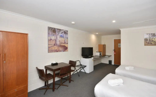 Inglewood Motel and Caravan Park