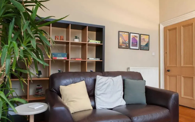 4 Bedroom Apartment Near The Meadows
