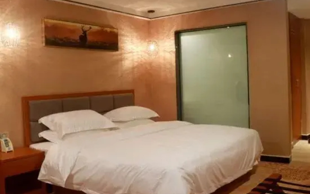 Yilong Anyue Hotel (Longhua Metro Station Yicheng Center）