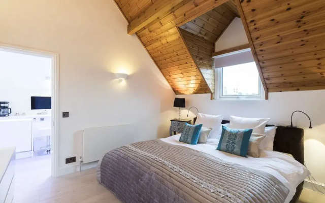 Dazzling 2BR Flat Near by East Putney Station