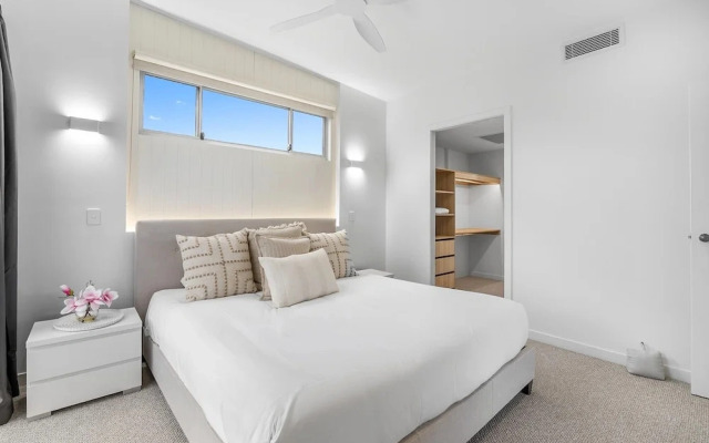 Spacious 4-bed Coastal Home With Pool