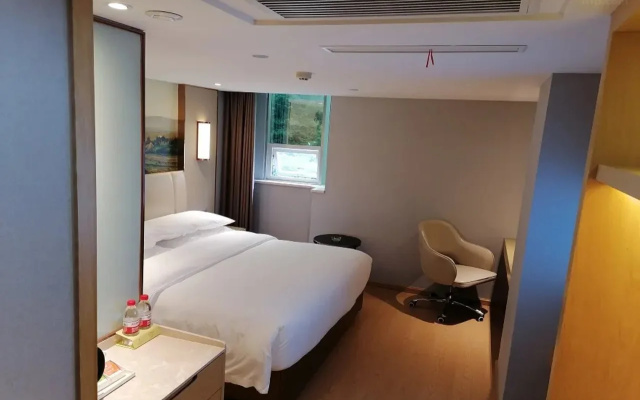 Vienna International Hotel (Wanzhou Gaosuntang Pedestrian Street Branch)