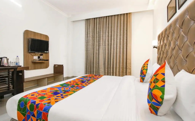 Fabhotel Rivlet Inn