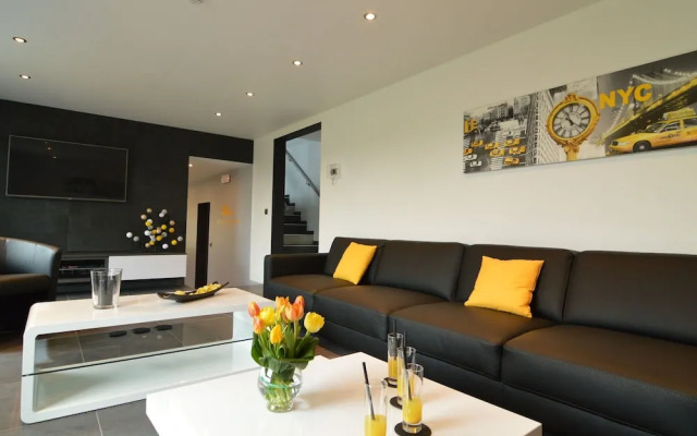 Lavish Villa in Malmedy with Heated Pool, Hot Tub, Infrared Sauna