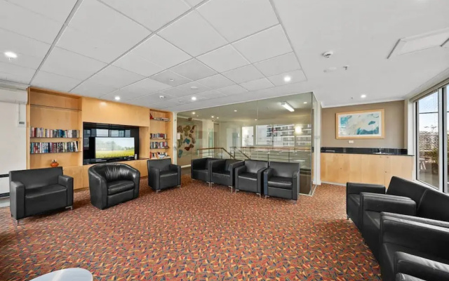 Central ACT Studio With Indoor Pool and Gym