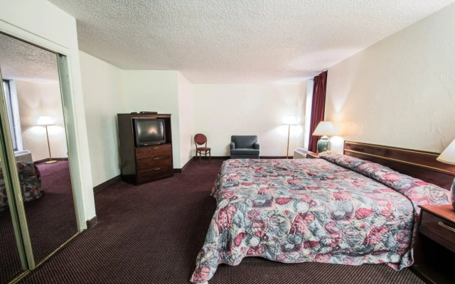 Rodeway Inn & Conference Center