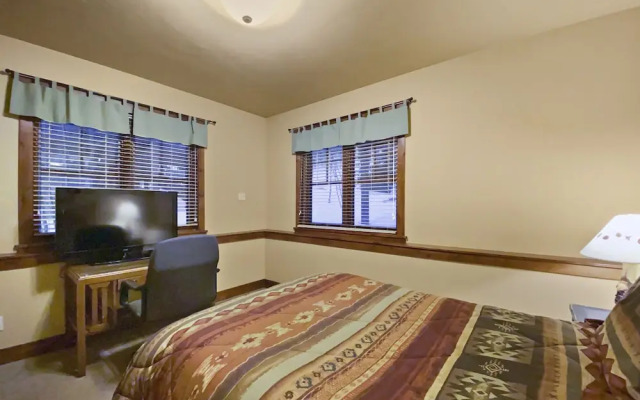 Dewey Placer Lodge 3 Bedroom Home by Redawning