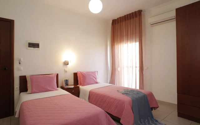 Stratos Hotel