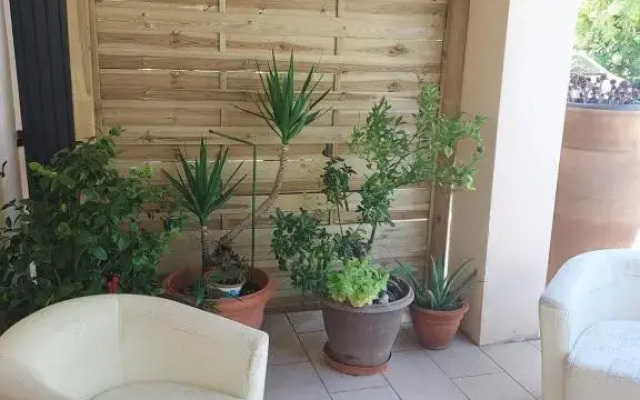 Les Acacias 84320