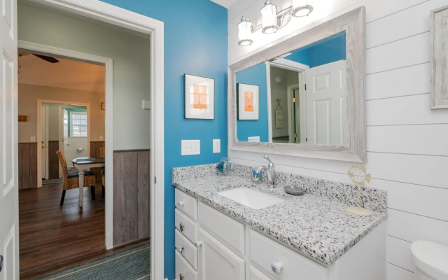 Sherrys Paradise by Oak Island Accommodations