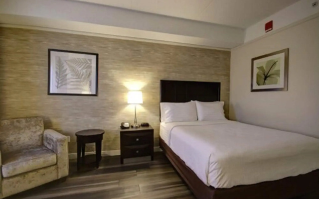 Holiday Inn & Suites Windsor Ambassador Bridge by IHG