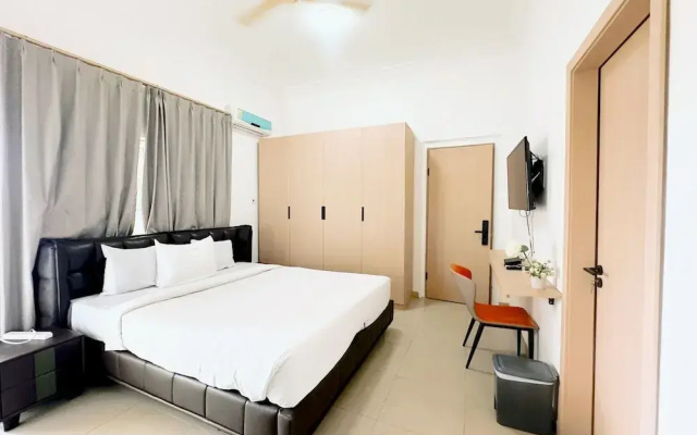 Golden Crystal Hotel
