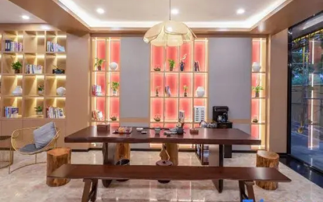 HuaJiYaShe Hotel (Nanxun Guzhen Scenic Area South Gate)