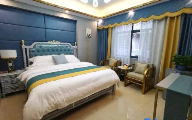 Violet Art Hotel (Yueyanglou Pedestrian Street Branch)