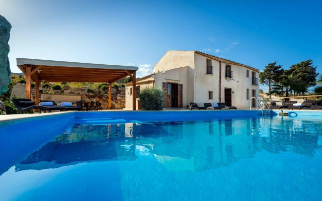 Cheerful Villa in Contrada Sarmuci with Swimming Pool