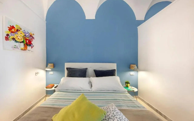 Relais il Chiostro Historic Courtyard and Panoramic Terrace near Sorrento