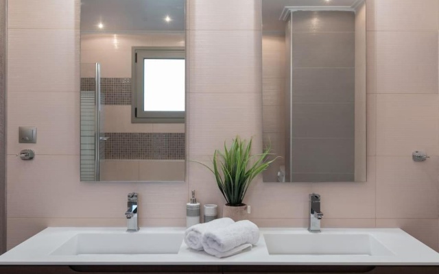 ''Aeolos'' Luxury Villa